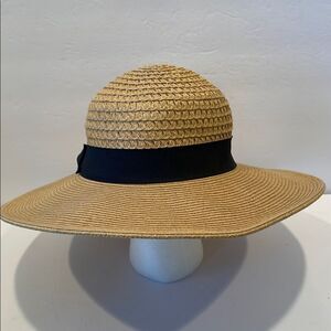Elegant Tan Sun Hat with Black Band Nine West